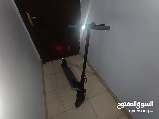 سكوتر كهربائي مع الشاحن الاصلي