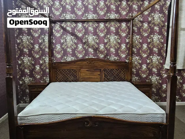 سرير نوم كينج سايز بحاله ممتازة جدا