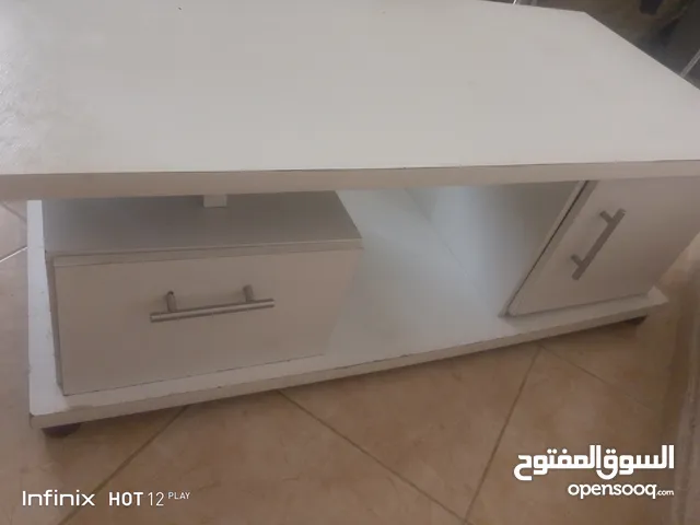 طاولة وسط لون ابيض