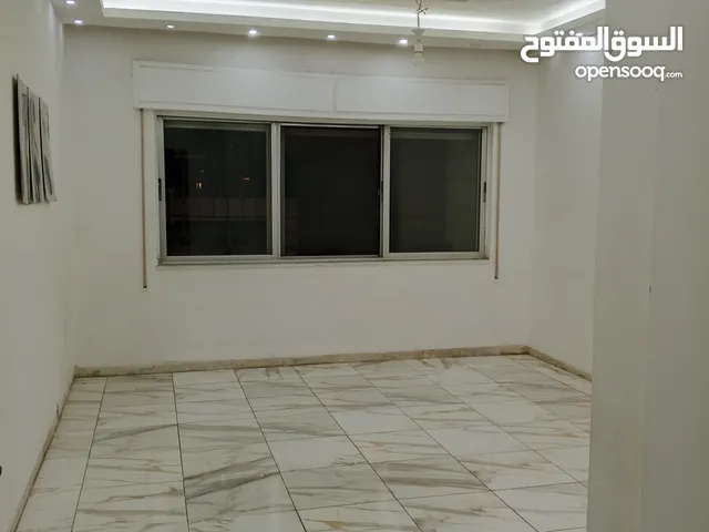شقه صغيره فارغه للايجار