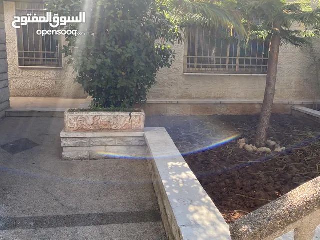 للإيجار في موقع حيوي ومميز – رام الله الشرفه