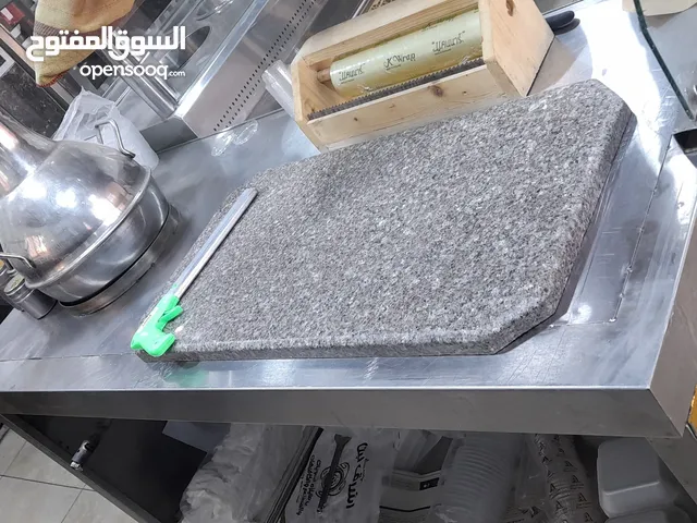 مطعم بكامل تجهيزاته للبيع مع المحل .. الموقع المفرق