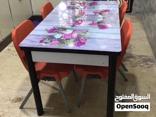 ميز طعام يتكبر ويتصغر