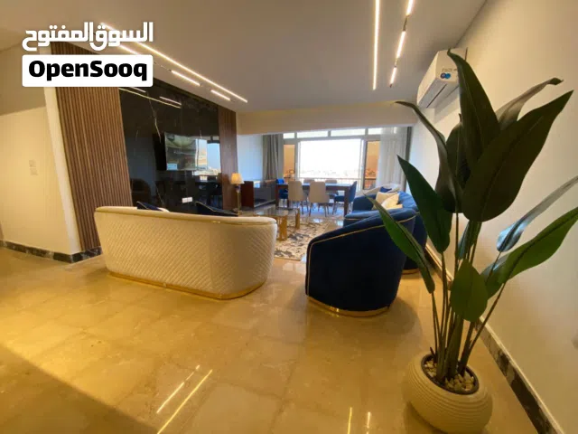 شقة مفروشة للإيجار اليومي للعائلات علي النيل مباشرة كورنيش المعادى 3 غرف وريسبشن مكيفة ومجهزة