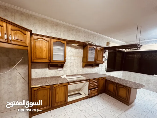 مطبخ أمريكي بحالة الشركه