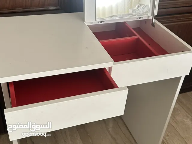 تواليت ومقعد مع خزين