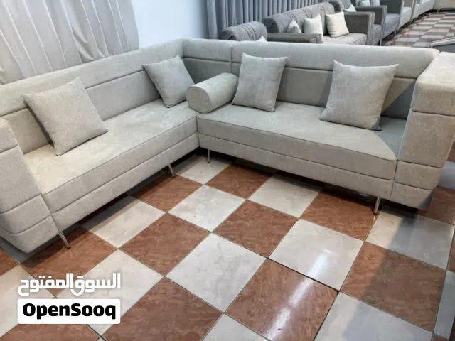 كنب عصري حديث.