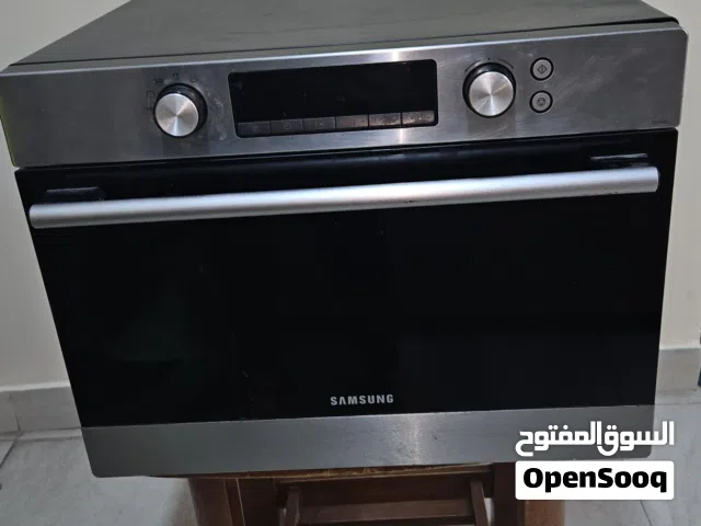 samsung microwave oven, alsc known as a Samsung Smart Oven.