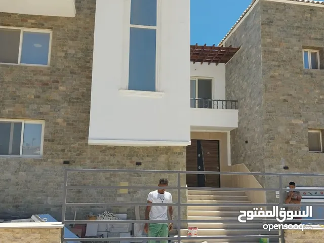 200 m2 More than 6 bedrooms Villa for Sale in Hurghada Other