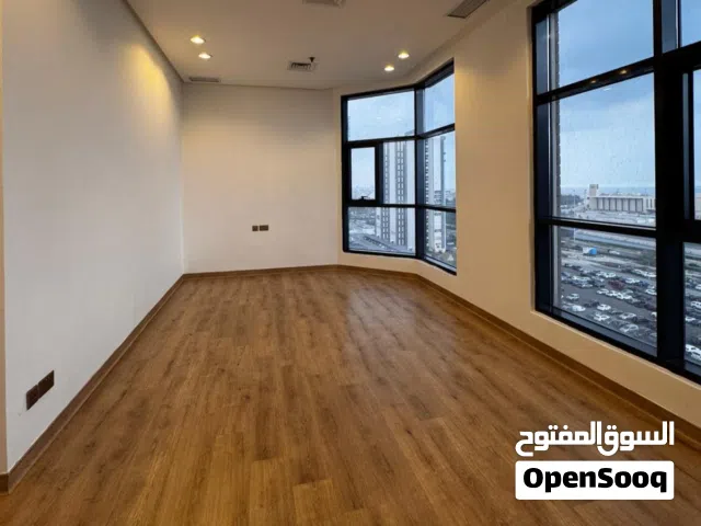 شقة مع بلكونة للإيجار في صباح السالم