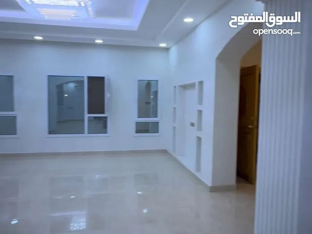 392 m2 More than 6 bedrooms Villa for Sale in Muscat Al Mawaleh