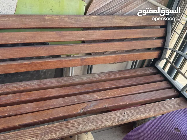 للبيع كرسي حدايق أو برندات غير مستعمل ولا مرة صناعة قوية جداً و شاريه من ماركة قوية بالكويت ب40 دينا