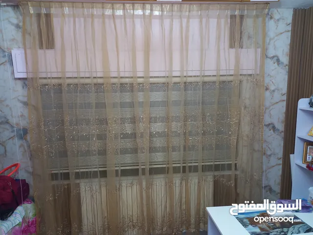 بردايه لون بني مع لمعه ذهبي مطرزه ورد بني طول القماش 6 متر ومخيطه عشباك مترين ونص