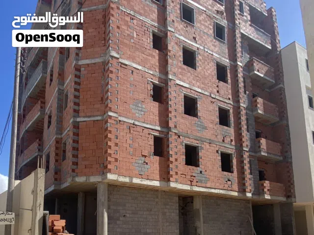 شقة نصف تشطيب للبيع طرابلس
