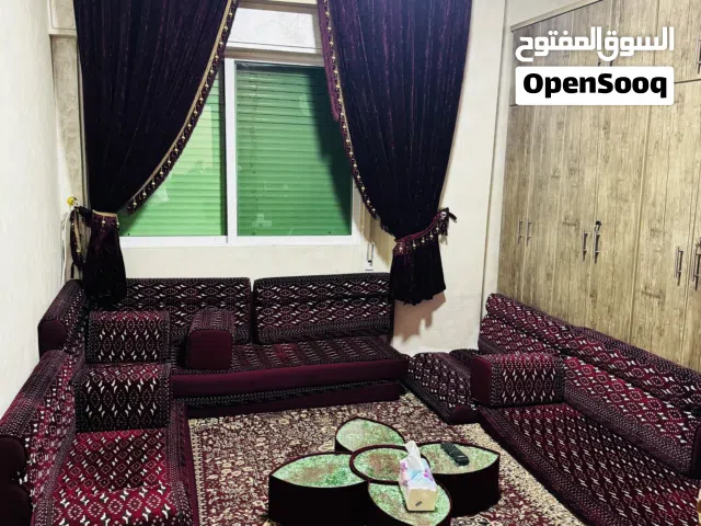 جلسة ارضية مخمل خليجية اسفنج كويتي نخب اول 10 متر و سجادة وطاولات ارضية وسطية وبرادي