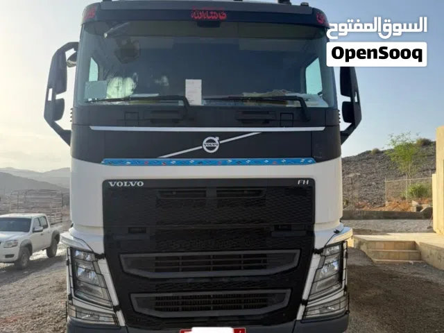 للبيع راس شاحنه 6 ويل فولفو 2021 وكاله عمان ومعدات أخرى