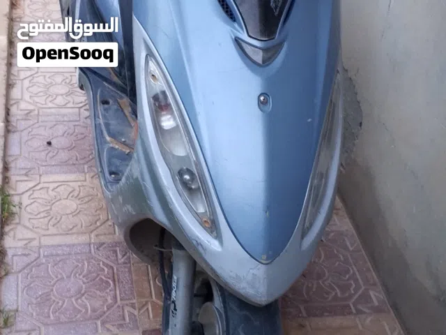 موطو كيمكو للبيع واقف