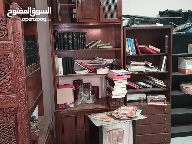 مكتبة للبيع