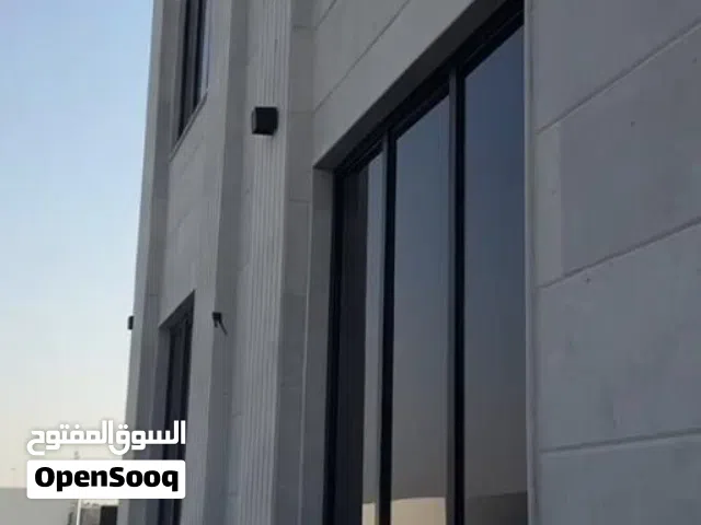 فيلا فاخرة اول ساكن في الشارقة الطي للإيجار