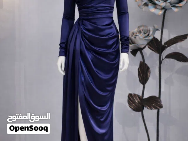 فستان سهرة تسليم فوري  متوفر باللونين الوردي و الازرق  مسموح القياس و معاينة القطعة .
