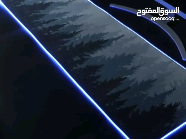 الماوس باد بمقاس 70 × 30 بوصة. تتميز بإضاءة RGB، وهي نظيفة للغاية و تعمل باستعمال ال USB