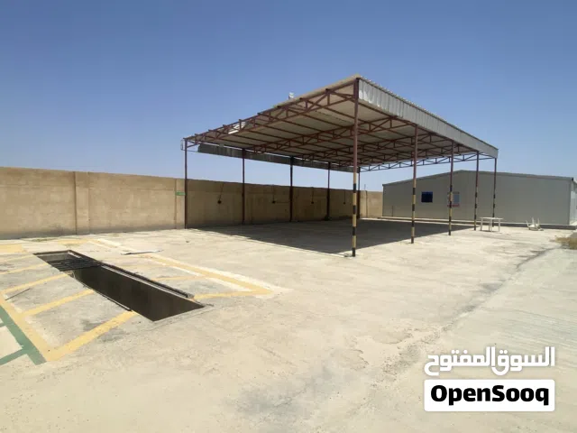 للايجار ورشه يوجد بها مكاتب في موقع ممتاز ولايه منح قربه عز