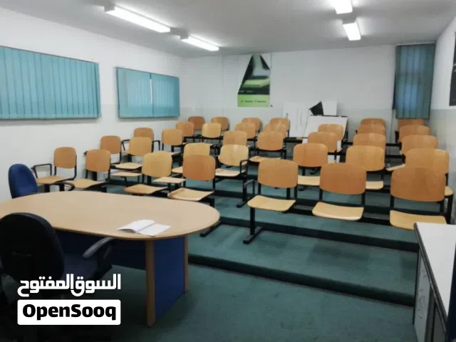 مقاعد خشبية للمحاضرات وللمراكز تدريب