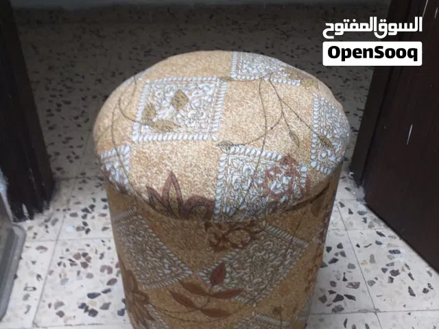 بيع لضرورة كنبة ثنائية ب 18كرسي غرفة نوم خشب ب 8 طاولة بلاستيك ب 10 طاولة وسط 18 كلهم بحالة جيدة