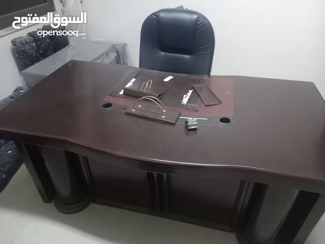 مكتب مع مرفقات للبيع خشب لاتيه