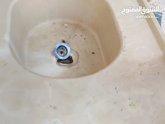 أسطة صيانة منزلية عامة وفك وتركيب وتفصيل كاونترات ومطابخ وقنفات