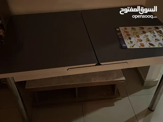 طاولات صفرة أزاز