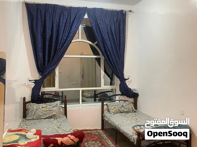 شقة مفروشة نظيفة جداً في الحي السياسي بقرب الخدمات