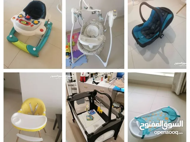 اغراض للطفل جديدة مكونة من 6 أشياء من سرير ومشاية ومرجوحة كهربائية وبانيو ومقعد للسيارة وكرسي للاكل