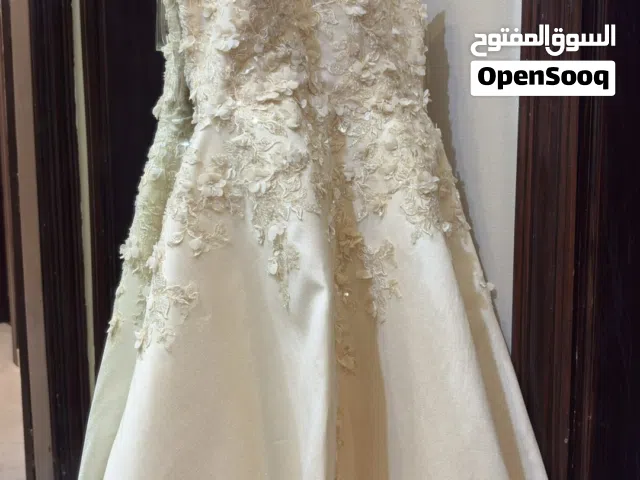 فستان للبيع