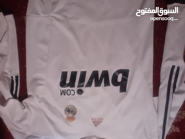 قميص لاعب : ( van der varrt ) نادي : ( real Madrid ) راعي رسمي :( bwin )