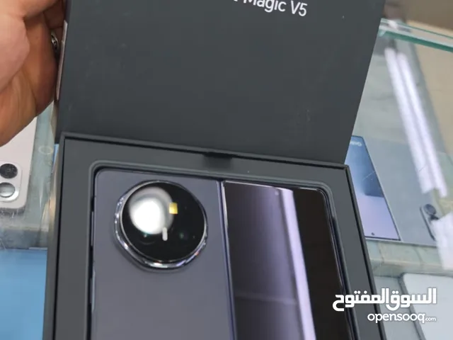Honor Magic V5 معه جميع اغراضه بسعر ممتاز