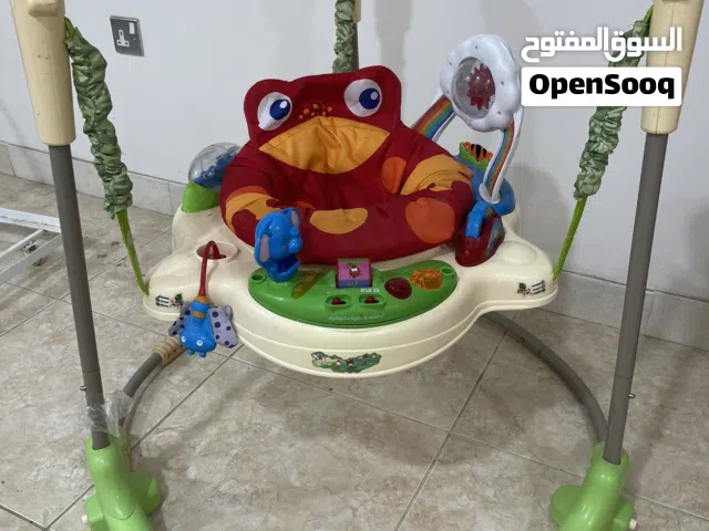 أطفال مقعد طفل مع العاب تسلية مثبته بحالة جيدة جداً