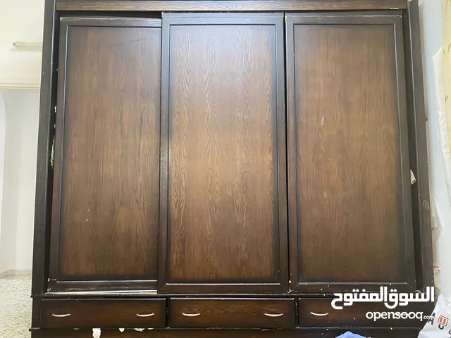 خزانة كبيرة جدا سحاب