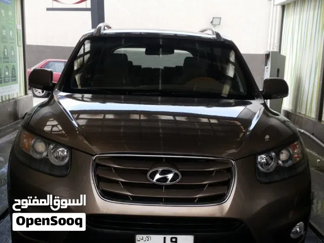 2010 Hyundai Grand Santa Fe