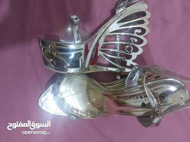 Gold With Heels in Amman