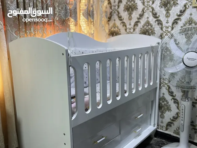 سرير أطفال هزاز مع جرارات نظافة 100‎%‎