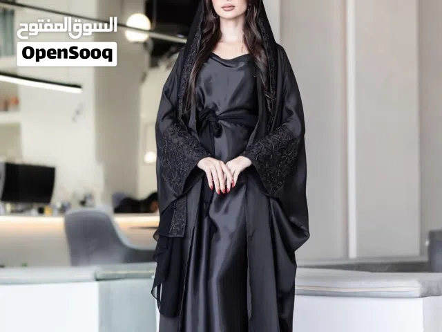 عباة كشخة ومميزة مليانة شك من حساب المصممة / hdb_collection