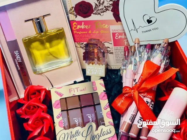 بوكس عيد الحب الفخم هدية جاهزة، مرتبة، وتحچي مشاعرك بدالك