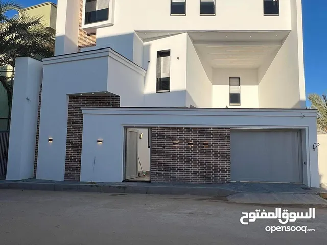 195 m2 More than 6 bedrooms Villa for Sale in Tripoli Souq Al-Juma'a