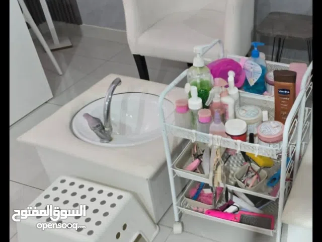 للبيع طقم أدوات عناية أظافر متكامل بحالة ممتازة ونظيف جداً