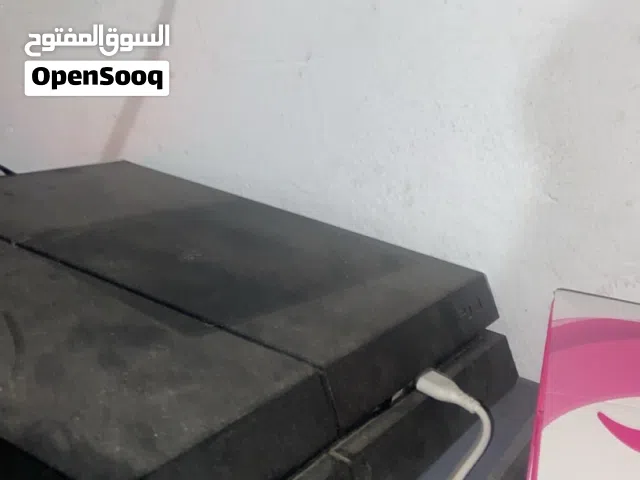 سوني 4 للبيع معاه 2يده ومعاه أسلاكه