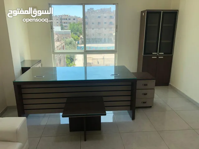 مكتب مدير تصميم اوروبي مع ملحقاته شبه جديد للبيع