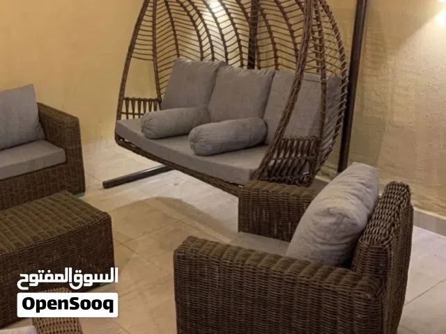 متخصصون في إعادة تأهيل أطقم الراتان والخيزران وتجهيز الكافيهات وتنجيد الفرش وتفصيل كڤرات