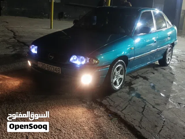 1993, أوبل, استرا, Standard