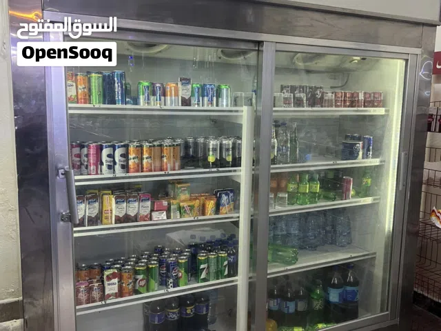 ثلاجة عرض كبيرة للبيع وستاندات شيبس